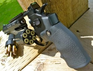 Smith & Wesson 327 TRR8 CO2 BB Revolver (Best Revolver Pellet Pistol) Best Pellet Pistol: Revolver